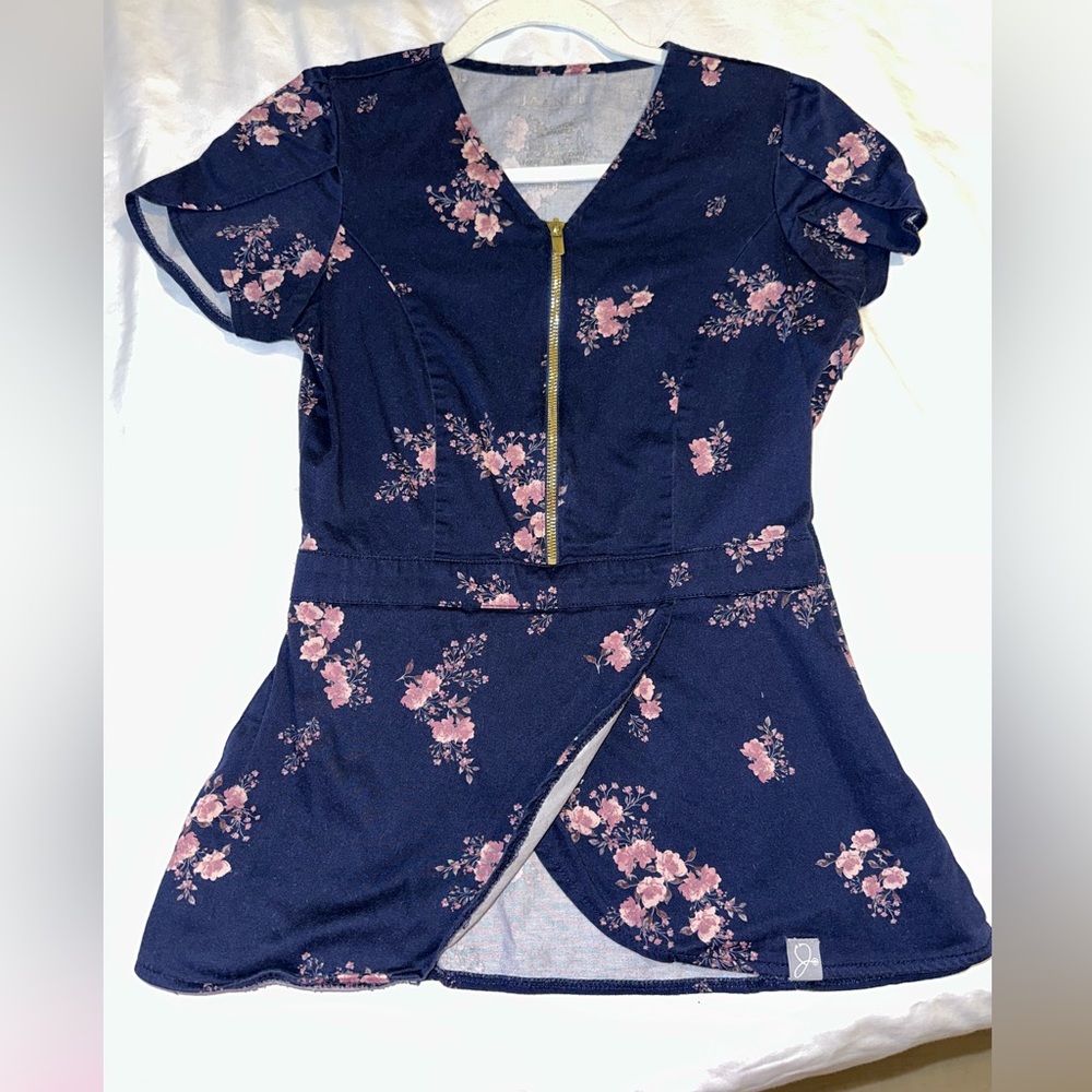 Jaanuu scrub top
